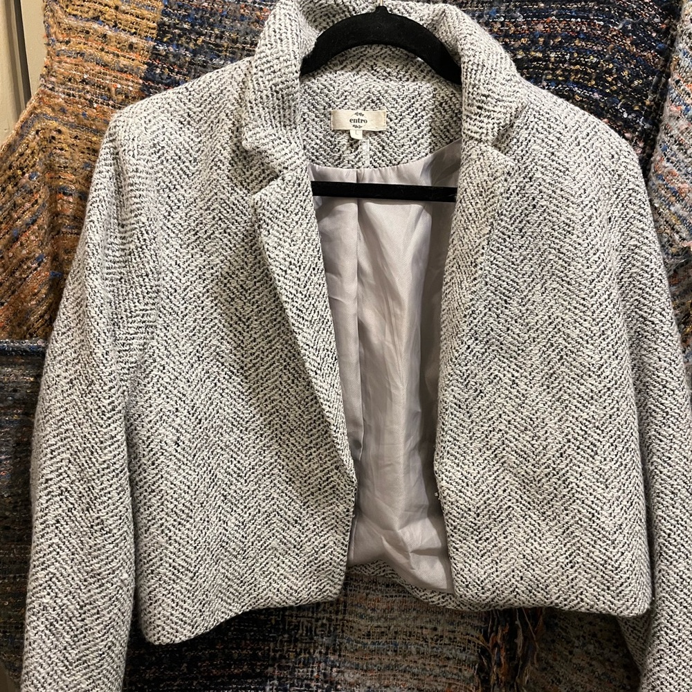 Entro Brand Cropped Herringbone Blazer - Size Large - Grey/White